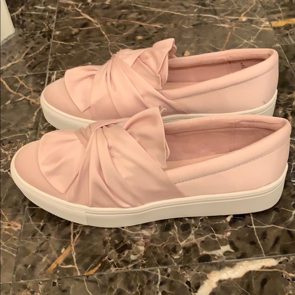 Mia Bow Sneaker (7.5 left!) - Picture 4 of 6